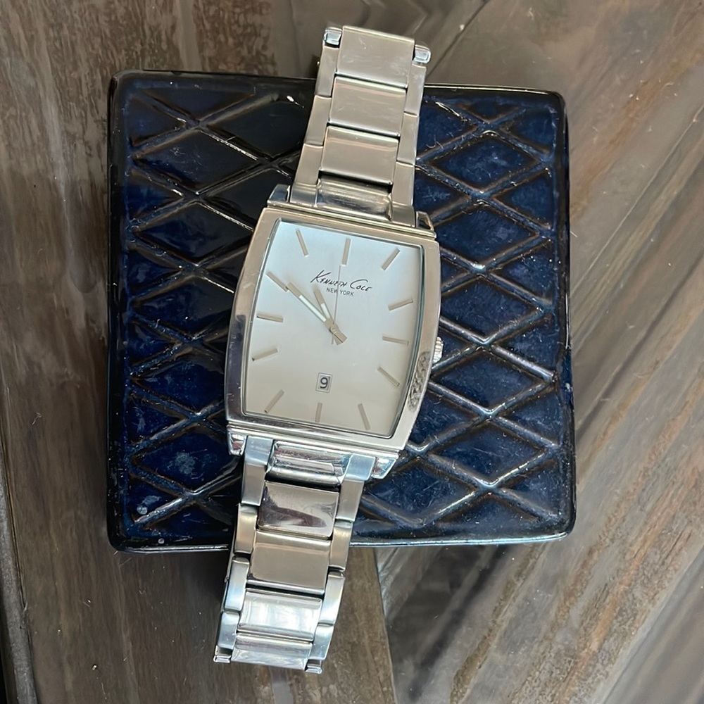 Watch - Picture 1 of 9